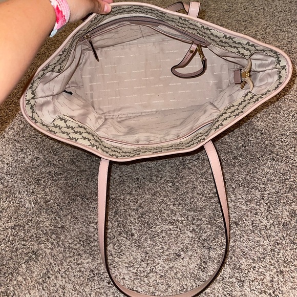 Michael Kors Purse - Picture 6 of 7